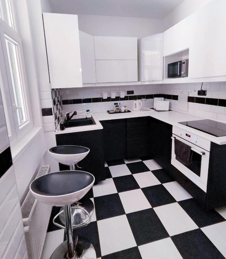 Westend Flat Budapest Esterno foto